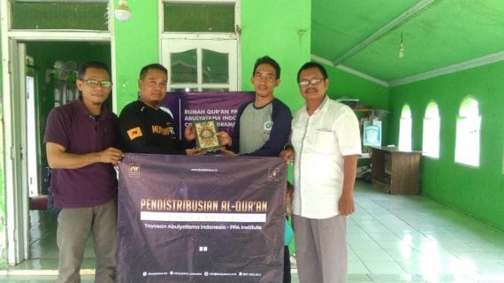 Infaq & Wakaf Quran Ke Santri RQ PPA Indramayu