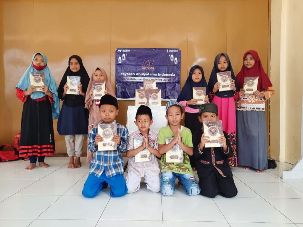 Distribusi Mushaf Qur'an ke RQ PPA Cianjur