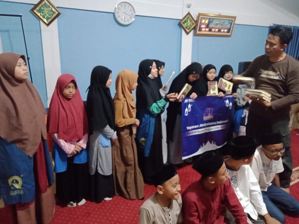 Distribusi Mushaf Qur'an ke RQ PPA Garut