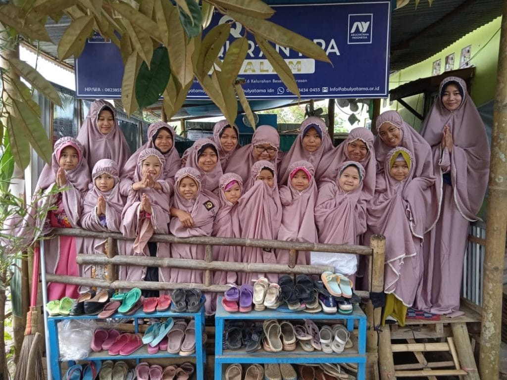 Mukena Baru untuk Santri RQ PPA Pagar Alam
