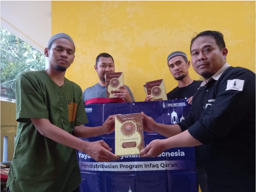 Distribusi Mushaf Qur'an ke RQ PPA Karawang