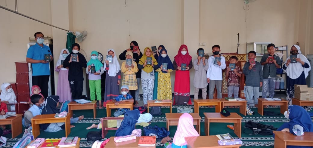 Distribusi Mushaf Ke YAI Cabang Semarang